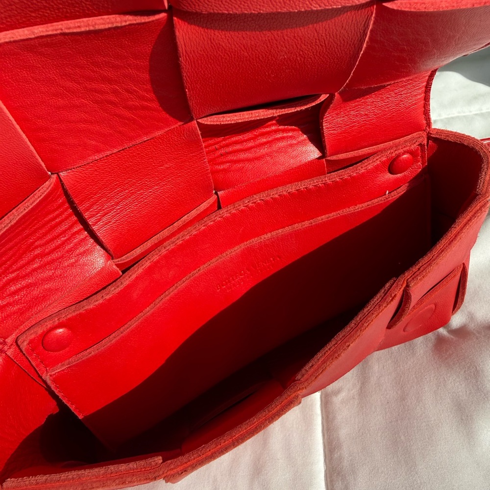 Bottega Veneta Red Cassette Belt Leather Bag - Picture 7 of 9